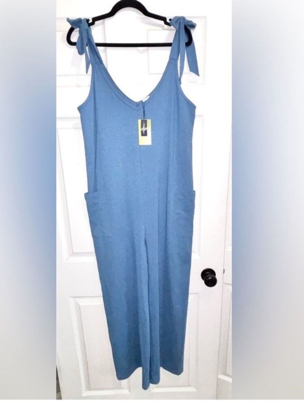 NWT Smash + Tess x Haley Ryan Anniston Cargo Romper Wide Leg Jumpsuit Medium
NEW - Picture 7 of 12